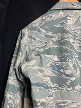 Load image into Gallery viewer, US Air Force Issue Tiger Stripe Camouflage Shirt - 37" Chest - The Militaria Shop