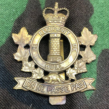 Load image into Gallery viewer, Original Canadian Army Le Régiment de Hull Beret / Cap Badge - The Militaria Shop