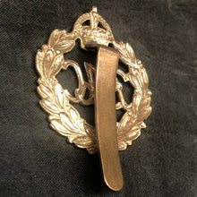 Load image into Gallery viewer, Original WW2 British Army Cap Badge - Royal Armoured Corps - The Militaria Shop