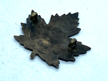 Lade das Bild in den Galerie-Viewer, Original WW1 / WW2 Canadian Army Cap / Collar Badge - The Militaria Shop