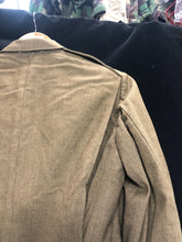 Lade das Bild in den Galerie-Viewer, Original WW2 US Army Class A Dress Jacket - Private Ryan Prop - 38" Regular - The Militaria Shop