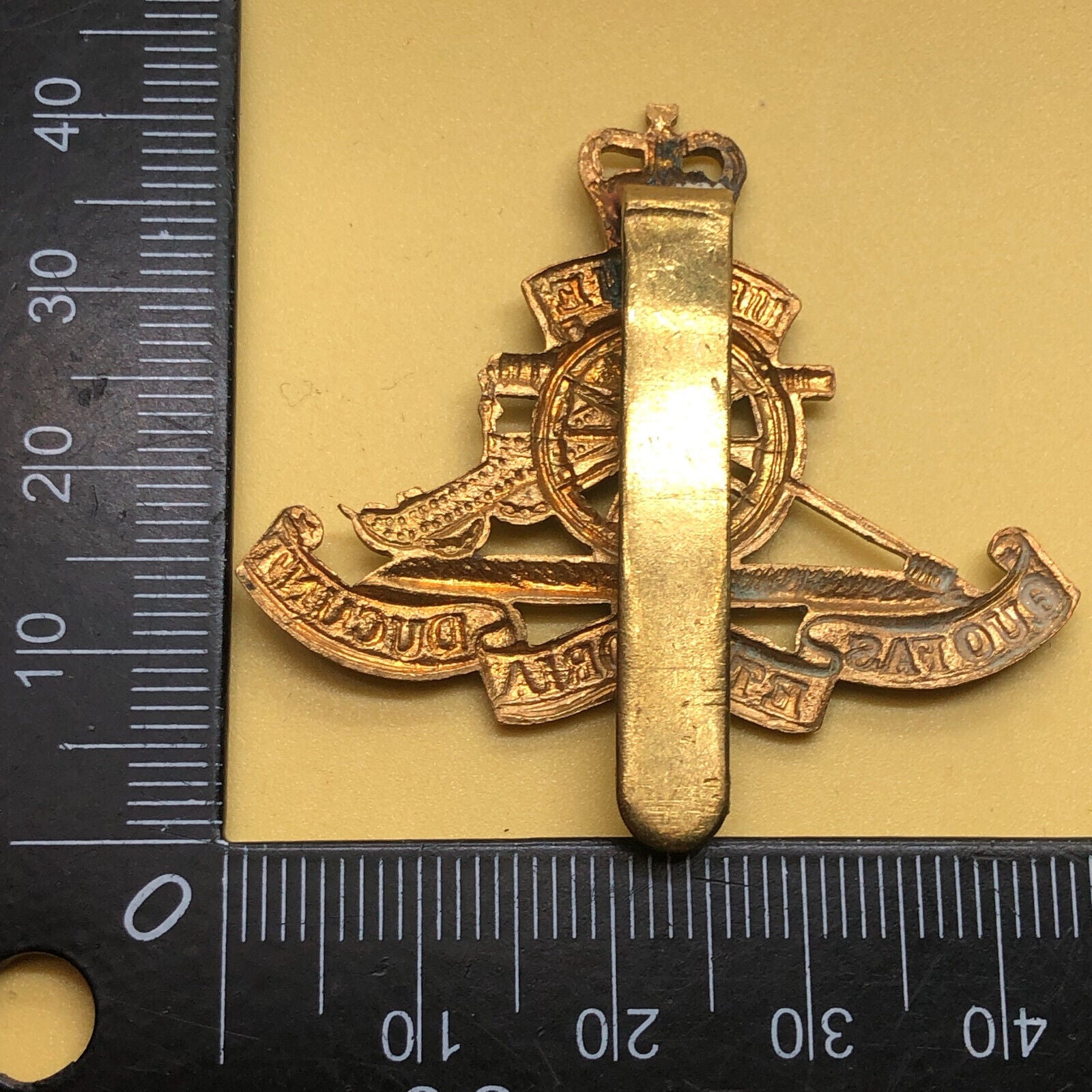 Genuine British Army Cap Badge - Royal Artillery - The Militaria Shop
