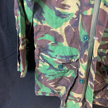 Lade das Bild in den Galerie-Viewer, Genuine British Army Combat DPM Field Jacket Smock Combat - 180/96 - The Militaria Shop