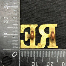Lade das Bild in den Galerie-Viewer, Original WW1 British Army Brass Shoulder Title - Royal Engineers - The Militaria Shop