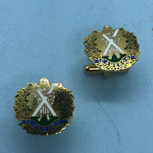 Lade das Bild in den Galerie-Viewer, British Army Queen's Own Cameron Highlanders Cufflinks Set - The Militaria Shop