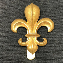 Charger l'image dans la galerie, Original WW2 British Army Cap Badge - Manchester Regiment - The Militaria Shop