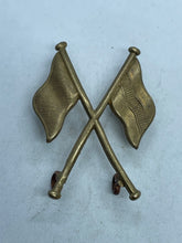 Load image into Gallery viewer, Original WW1 / WW2 British Army Signallers Flag Sleeve Qualification Badge - The Militaria Shop