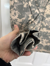 Charger l'image dans la galerie, Surplus US Army ACU Combat Uniform Jacket-Medium-Long - The Militaria Shop