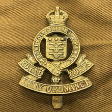 Load image into Gallery viewer, Original WW2 British Army Royal Army Ordnance Corps RAOC Cap Badge - The Militaria Shop