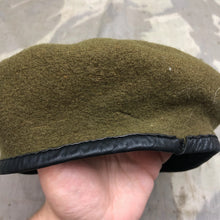 Lade das Bild in den Galerie-Viewer, Genuine British Army Beret - Yorkshire Regiment - Size 61 - The Militaria Shop