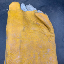 Charger l'image dans la galerie, Original WW2 Onwards British Army Pair of Welding Gloves - REME Issue - The Militaria Shop