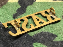 Lade das Bild in den Galerie-Viewer, Original WW2 British Army Brass Shoulder Title - RASC Army Service Corps - The Militaria Shop