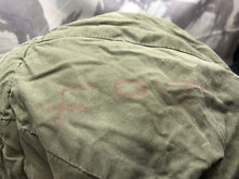 Lade das Bild in den Galerie-Viewer, Original Korean War Era British Army Middle Parka Detatchable Hood - The Militaria Shop