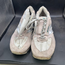 Load image into Gallery viewer, Genuine British Army Surplus White PT Running / Gym Shoes Trainers - Size UK 8 - The Militaria Shop