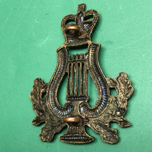 Load image into Gallery viewer, Original British Army Cap Badge - Musicians / Bandsman - The Militaria Shop