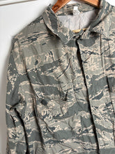 Charger l'image dans la galerie, Surplus US Air Force UCP Uniform Jacket 44R - The Militaria Shop