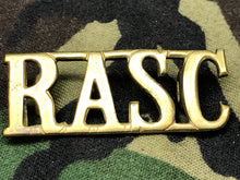 Lade das Bild in den Galerie-Viewer, Original WW2 British Army Brass Shoulder Title - RASC Army Service Corps - The Militaria Shop
