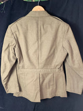 Lade das Bild in den Galerie-Viewer, Original WW2 US Army Class A Dress Jacket 1940 - Private Ryan Prop - 36" Regular - The Militaria Shop