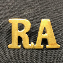 Charger l'image dans la galerie, Original WW1/WW2 British Army RA Royal Artillery Shoulder Title - The Militaria Shop