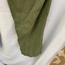 Charger l'image dans la galerie, Genuine British Army Surplus Lightweight Men's Trousers - Size 80/80/96 - The Militaria Shop