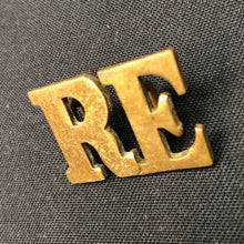 Load image into Gallery viewer, Original WW1 British Army Brass Shoulder Title - Royal Engineers RE - The Militaria Shop
