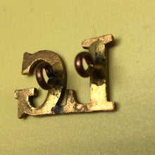 Load image into Gallery viewer, Original WW1/WW2 British Army Brass Shoulder Title L.G Life Guards - The Militaria Shop