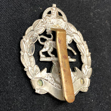 Load image into Gallery viewer, Genuine WW2 British Army Brass Cap Badge - Royal Hampshire Regiment - The Militaria Shop