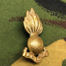 Load image into Gallery viewer, Original WW2 British Army Collar Badge - Royal Artillery - The Militaria Shop