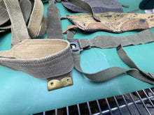 Lade das Bild in den Galerie-Viewer, Original Large Group of British Army 37 Pattern Mixed Webbing - The Militaria Shop