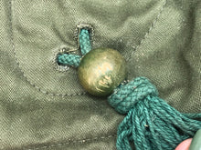 Lade das Bild in den Galerie-Viewer, Original Korean War Era British Army Middle Parka Detatchable Hood - Size Large - The Militaria Shop