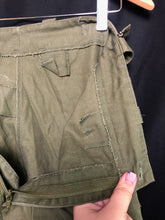 Lade das Bild in den Galerie-Viewer, Genuine British Army OD Green Lightweight Combat Trousers - Size 80/80/96 - The Militaria Shop