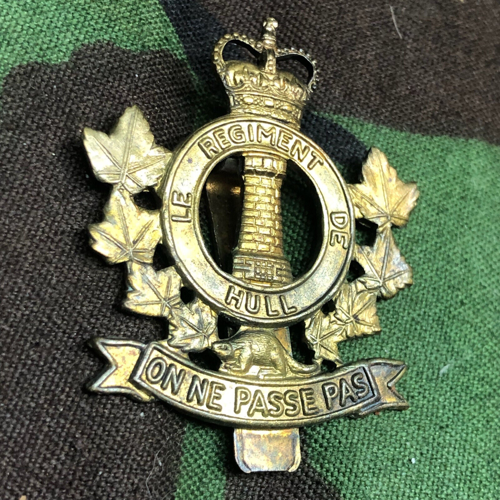 Original Canadian Army Le Régiment de Hull Beret / Cap Badge - The Militaria Shop