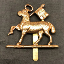Charger l'image dans la galerie, Original British Army Cap/Beret Badge - Queen's Royal Regiment (West Surrey) - The Militaria Shop