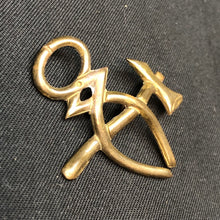 Charger l'image dans la galerie, Original British Army WW1 / WW2 Artificers Trade Sleeve Badge - The Militaria Shop
