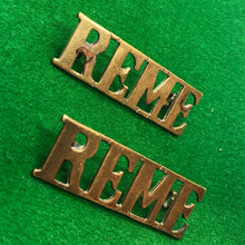 Load image into Gallery viewer, Original WW2 British Army REME Mechanical Engineers Brass Shoulder Titles - The Militaria Shop