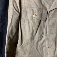 Lade das Bild in den Galerie-Viewer, Original WW2 US Army Class A Dress Jacket 1942 - Private Ryan Prop - 38" Regular - The Militaria Shop
