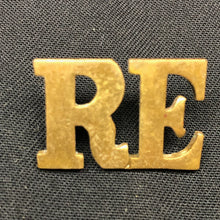 Load image into Gallery viewer, Original WW1 British Army Brass Shoulder Title - Royal Engineers RE - The Militaria Shop