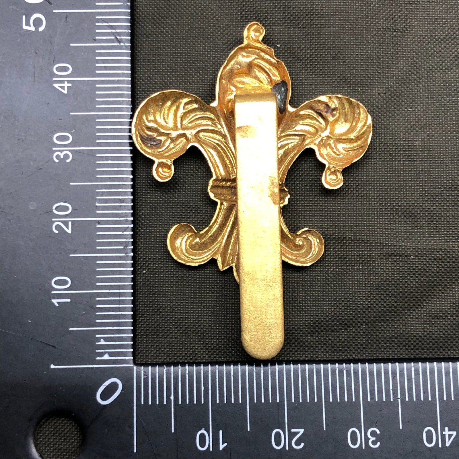British Army Cap/Beret Badge - 7th (Ardwick) Battalion Manchester Regiment - The Militaria Shop