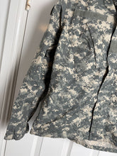 Charger l'image dans la galerie, Surplus US Army ACU Combat Uniform Jacket-Small Short - The Militaria Shop