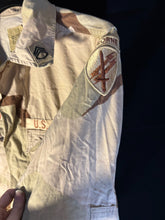 Charger l'image dans la galerie, Gulf War US Army DCU Camouflaged Combat Field Jacket Airborne - Medium/Regular - The Militaria Shop
