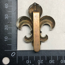 Load image into Gallery viewer, Original WW1 British Army Manchester Regiment Cap Badge - The Militaria Shop