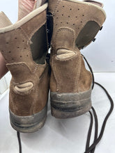 Lade das Bild in den Galerie-Viewer, British Army Surplus Brown Leather Combat Boots - Meindl - Size UK 9 M - The Militaria Shop
