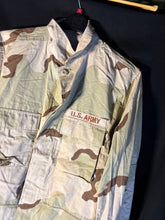 Charger l'image dans la galerie, Gulf War US Army DCU Camouflaged Combat Field Coat/Jacket - Medium/Long - The Militaria Shop
