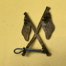 Load image into Gallery viewer, Original WW2 British Army Brass Signallers Flag Sleeve Badge - The Militaria Shop