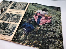 Load image into Gallery viewer, Original Dutch Language WW2 Propaganda Signaal Magazine - No.9 1942 - The Militaria Shop