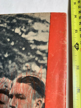 Load image into Gallery viewer, Original WW2 German Signal Magazine in French - November 1942 - The Militaria Shop