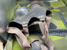 Charger l'image dans la galerie, Original WW2 British Home Front ARP Warden's Gas Mask