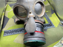 Charger l'image dans la galerie, Original WW2 British Home Front ARP Warden's Gas Mask