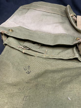 Charger l'image dans la galerie, Original WW2 British Army General Service Gas Mask with Bag