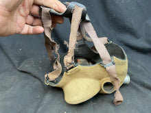 Charger l'image dans la galerie, Original WW2 British Army General Service Gas Mask (Mask Only) - T-Mask Variation